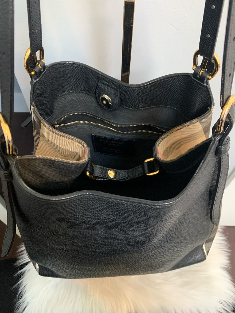 Authentic Burberry Canterbury Tote black leather, check sides - Picture 16 of 16
